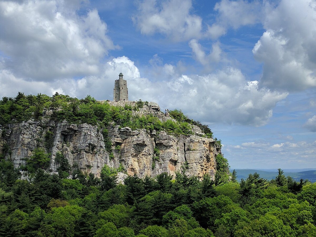 Rock climbers on the white cliffs of Mohonk Preserve near New Paltz
